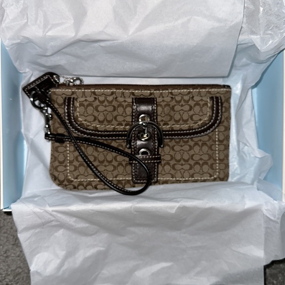 Coach wristlet. Perfect condition. Like new! - Picture 1 of 5